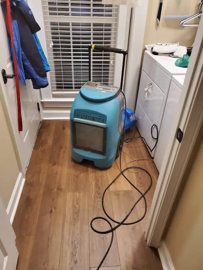 Commercial dehumidifier deployed for Flood Damage Cleanup in Federal Way